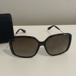 🇫🇷 Givenchy women’s oversized sunglasses